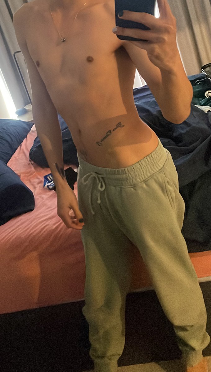 Housemate is gone for the weekend from tomorrow…
Thinking I should do some more filming 😏
Any tops available this weekend and wanna top down this naughty bottom 😏😈
