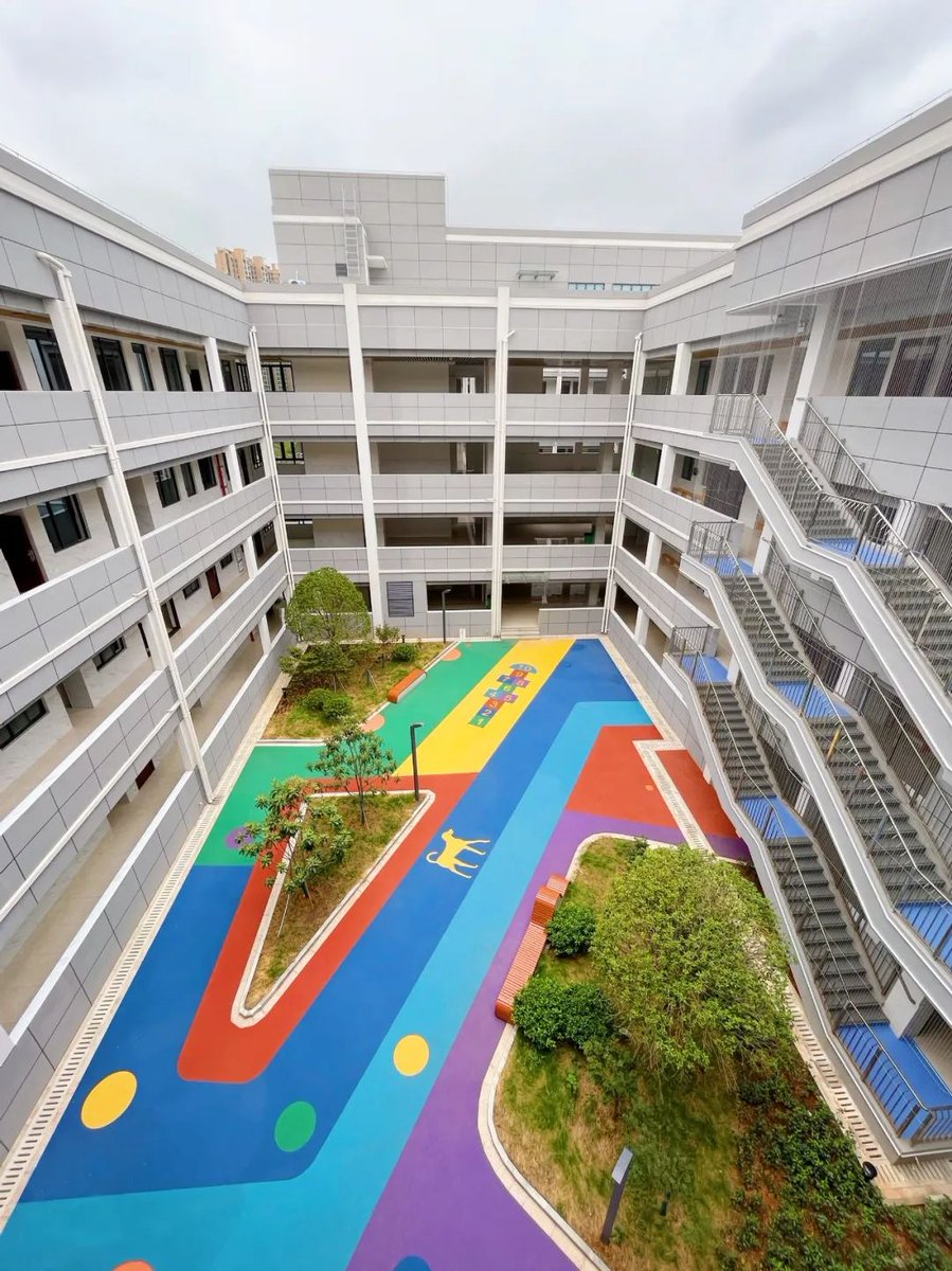 OpticsValleyCN's tweet photo. New seminar, new schools!ππ€
#OVC opens four brand-new primary and secondary schools this new term. With the extension of the old school, the high-tech zone will create over 10,000 school seats.π«π #OVCeducation https://t.co/Pmhz62xNc0