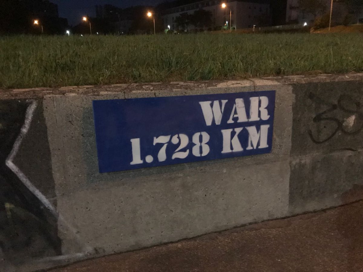 Henrikzimm's tweet photo. Hahaha, hat wirklich jemand das Grafitti wieder hingesprüht?😂 https://t.co/d2jJGZfW3R