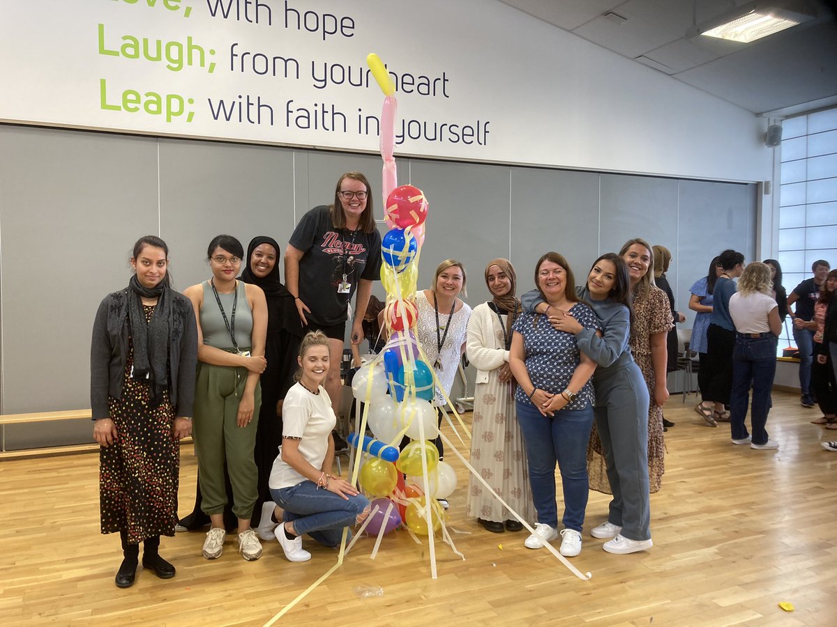 OasisFirVale's tweet photo. Team building at Oasis Fir Vale. The team to build the tallest balloon tower showcasing team work, negotiation, compromise and leadership qualities. #oafv #oasisacademies #insetday https://t.co/X7W4kHNUrT