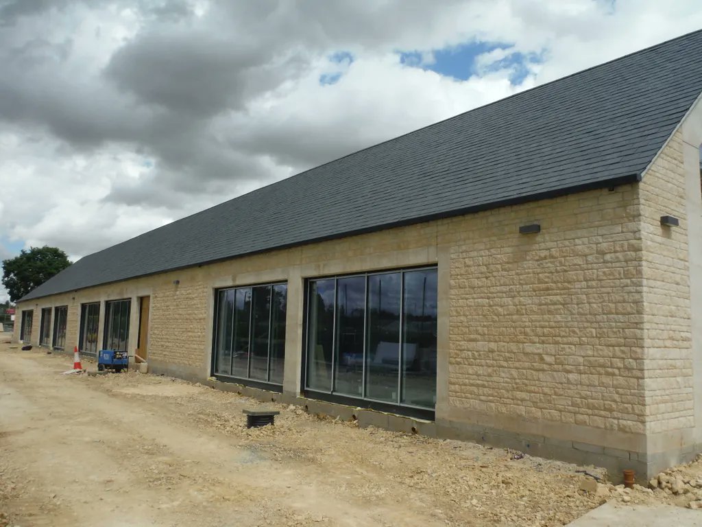 marleyalutec's tweet photo. A new project in #Stamford is underway with @Jewson Stamford and Orchard Building Contractors Ltd installing our #aluminium Aligator Boxer 120x80mm #gutter system and 76mm Flushfit #downpipes, all in RAL7021 colour. It looks great! https://t.co/82QTMa5GCd