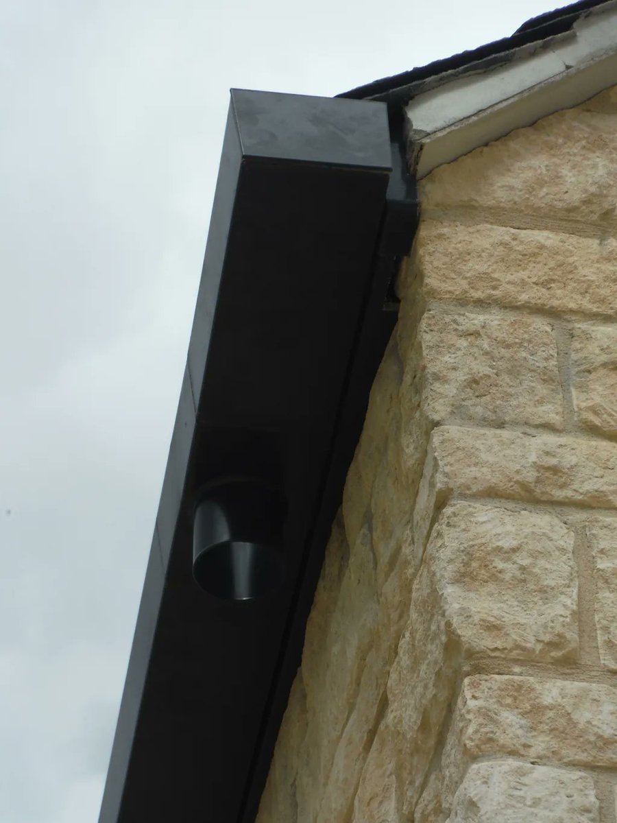 marleyalutec's tweet photo. A new project in #Stamford is underway with @Jewson Stamford and Orchard Building Contractors Ltd installing our #aluminium Aligator Boxer 120x80mm #gutter system and 76mm Flushfit #downpipes, all in RAL7021 colour. It looks great! https://t.co/82QTMa5GCd