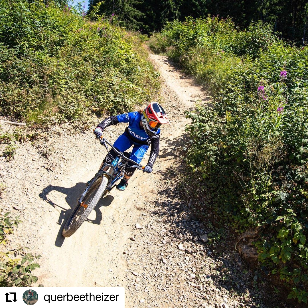 BikeparkRhrpott's tweet photo. Heute am Vizefreitag stellen wir Dir den Account Jens vor! 

Unter dem Namen "Querbeetheizer" erfreut er uns schon länger mit tollen Fotos aus dem BikeparkRuhrpott. Schaut mal rein und lasst etwas Liebe da! 

Ride on! 
•
📸 Credit: https://t.co/YaGobXakE5 https://t.co/vGKXvKkMRW