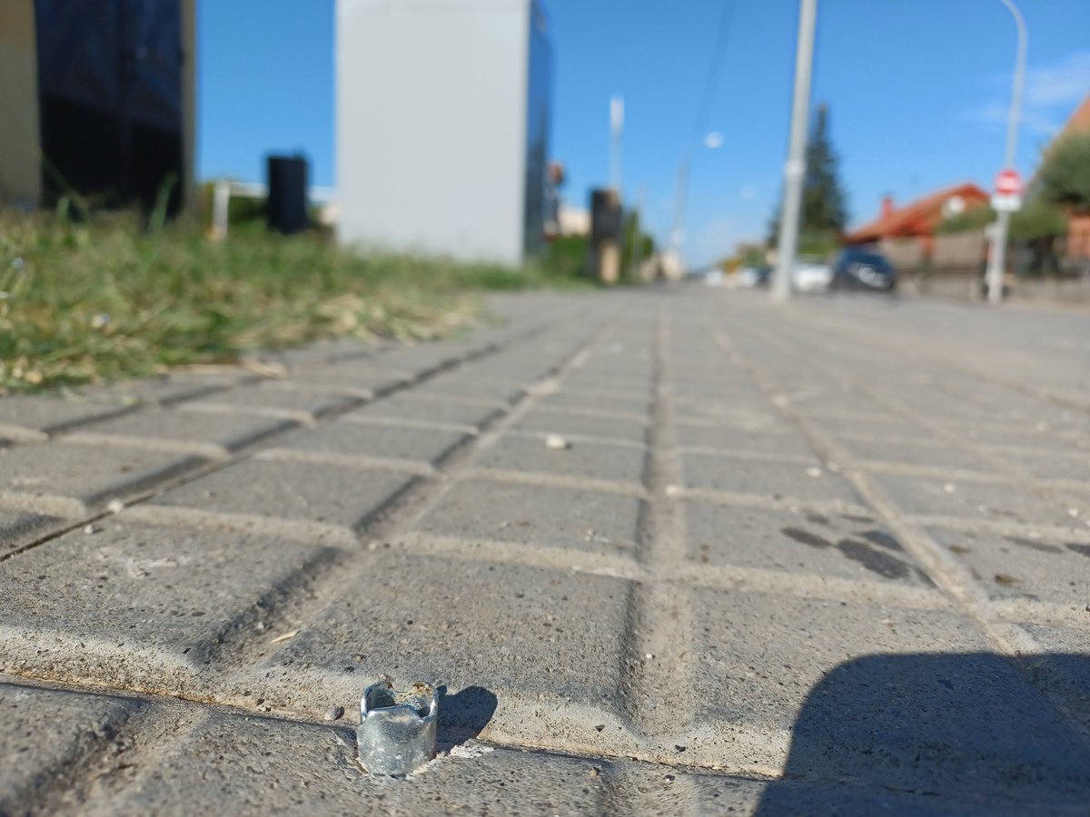 casensior's tweet photo. Bon dia @ajcardedeu , en el Parc de Bellavista, se han quedado un par de tacos metalicos que sobre salen del suelo al trasladar el contenedor nuevo de restos. ¿Podeis avisar para que lo revisen por favor? Gràcies! https://t.co/VC03txgtnm