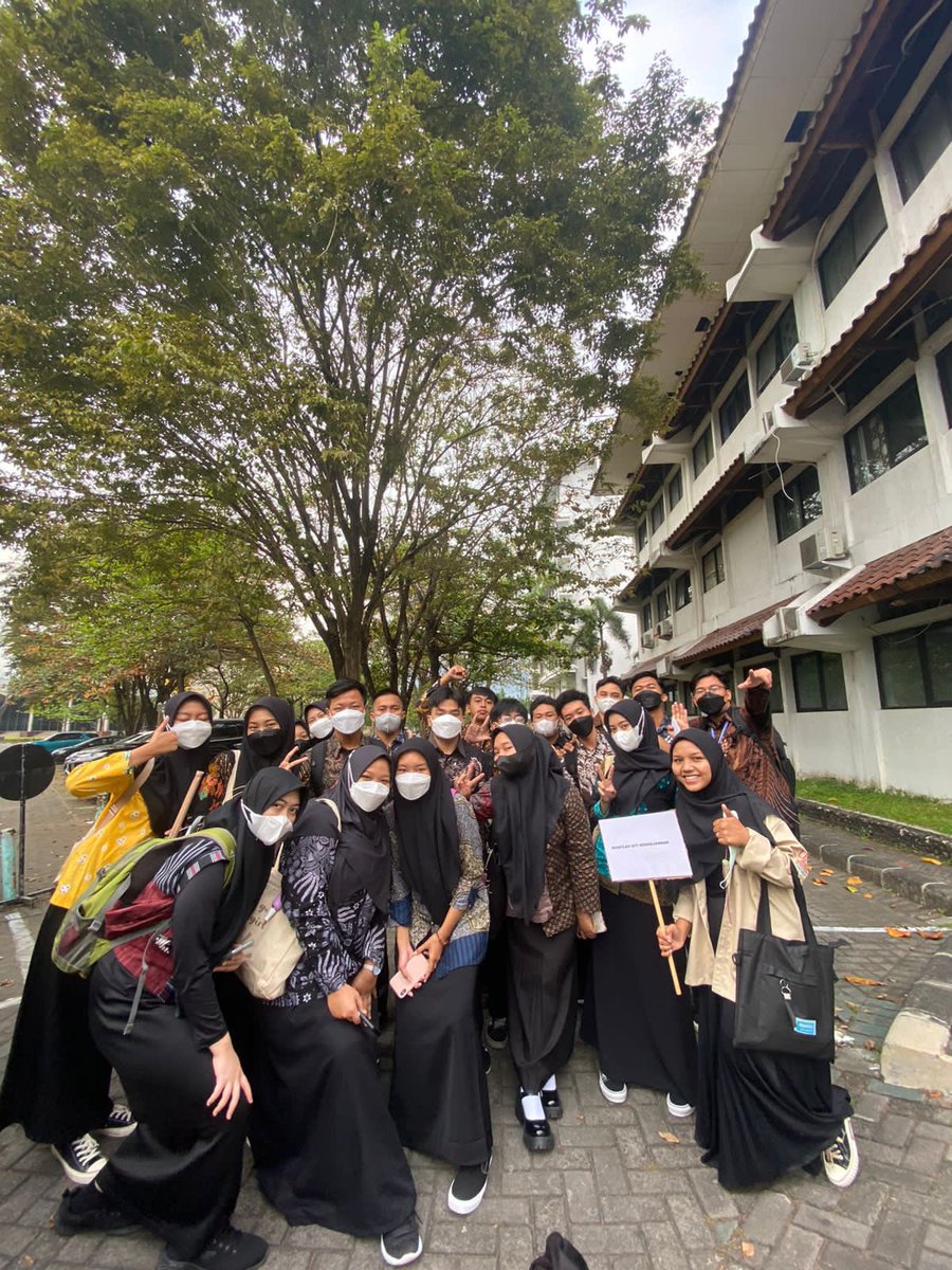 ayonaraaa's tweet photo. hallo aku ayona wulan dari khafilah siti noerdjannah,pegell gaiss tp seruu😭🤩✨ #Mataffisipolumy2022 #Adidaya #Muda #Mendunia #umy #Ungguldanislami https://t.co/S0jxvsJxFE