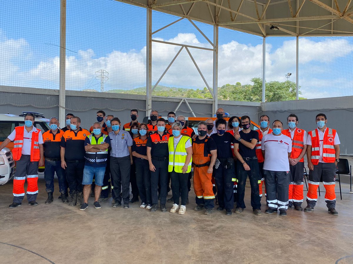 Coordinadora_AV's tweet image. Bon dia,
avui fa un any de les importants inundacions d'#Alcanar, on es va demostrar que el voluntariat de #ProteccióCivil ben equipat, format i coordinat és imprescindible a les emergències. 
@Coordinadora_AV 
@AlcanarAJ 
@emergenciescat 
@proteccioncivil