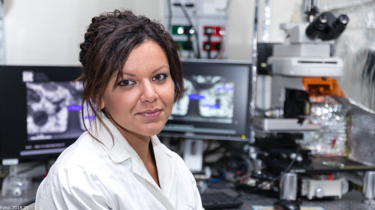 Leopoldina's tweet photo. Smarte #Bioelektronik für Haut und Gehirn: Materialforscherin Francesca Santoro erhält den Leopoldina Early Career Award für ihre Arbeit an und mit bioelektronischen Materialien. Der Preis wird von der @CoBaStiftung gefördert: https://t.co/5JBNaauTnY https://t.co/ogq3rShPSw