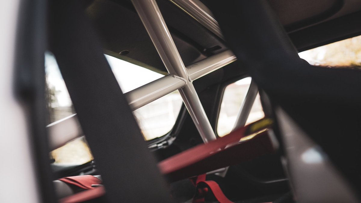 Being used as intended, 968 Club Sport in from a session at our local Donington track, alternator fault. #Porsche #Service #LongEaton #Nottingham #CavendishPorsche #PorscheService #ClassicPorsche #Porsche968 #Porsche968CS #Porsche968ClubSport