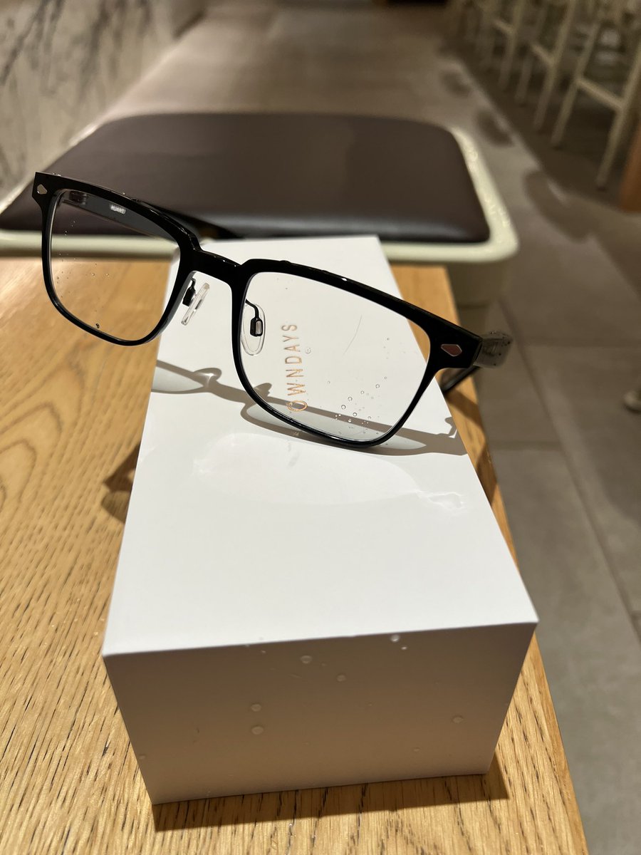 kurofubic's tweet photo. オンデーズのファーウェイとのコラボメガネをついに入手！

これ驚くほど良いです。

音楽きいたり電話でれたり

眼鏡かけてるだけで

素晴らしい技術です！ https://t.co/dD2RGebwUx
