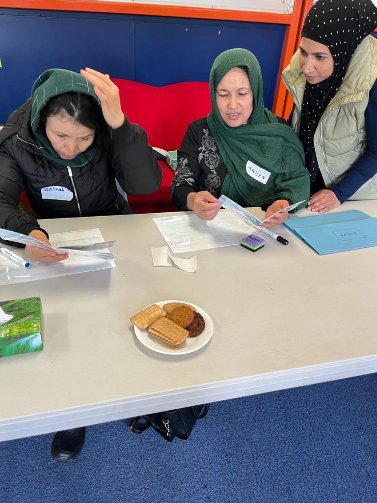 Next, we practiced decoding and read our first decodable reader for a second time. Students read individually and received feedback from teachers. We then did a choral read altogether. We even answered comprehension questions. We will read a new book next week! @HarmonyatAuburn