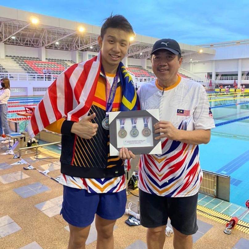 FOHS_MAHSA's tweet photo. Congratulation to George Ng Tze Xiang, physiotherapy programme student from MAHSA Faculty of Health Sciences for winning 4 medals at the ASEAN University Games 2022!
#MAHSA #BeMORE #FOHS #RewardingCareer #HealthScience #Physiotherapy #aseanuniversitygames2022 https://t.co/TJwla0QVPG