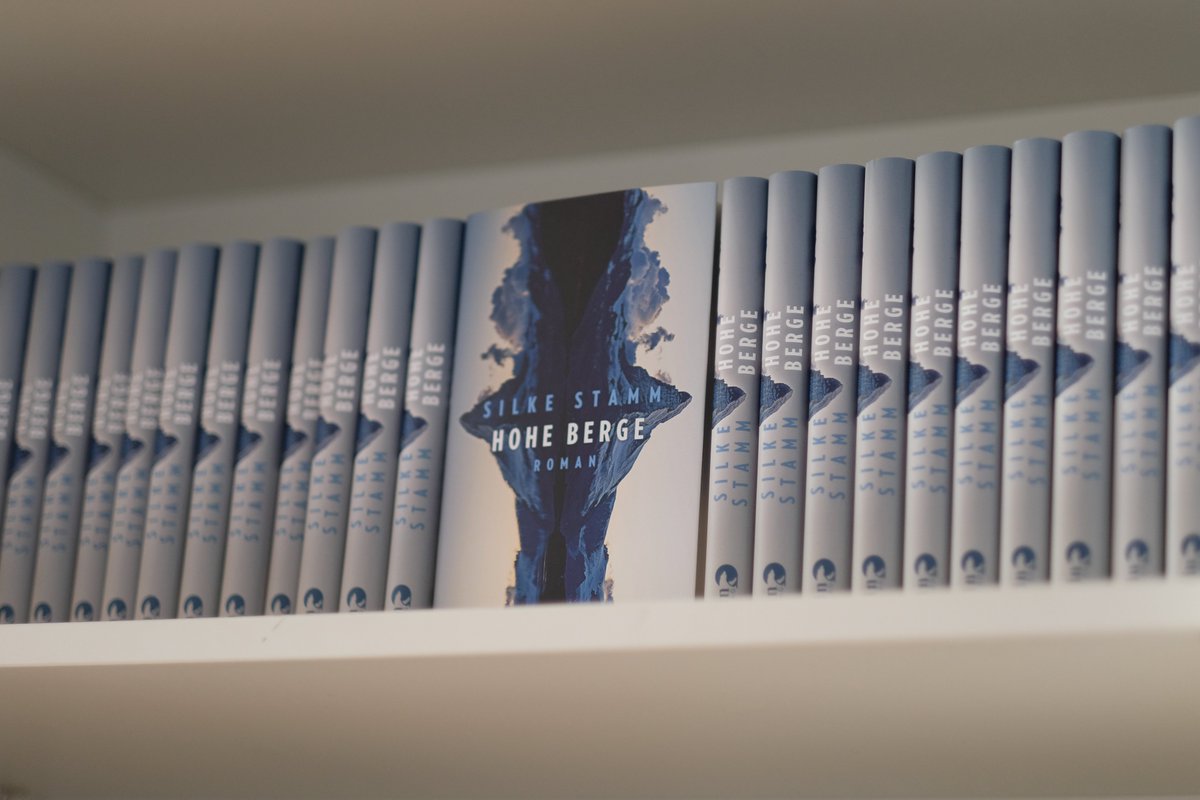 berlinverlag's tweet image. Heute gibt's frischen #Lesestoff im Berlin Verlag: "Fremd" von Michel Friedman, "Macht &amp;amp; Millionen. Die spektakulärsten Verbrechen und Skandale" von @ZgencKayhan &amp;amp; @SolveigGode, "Hohe Berge" von Silke Stamm und "Was bleibt, ist die Freude" von Manuel Vilas ✨