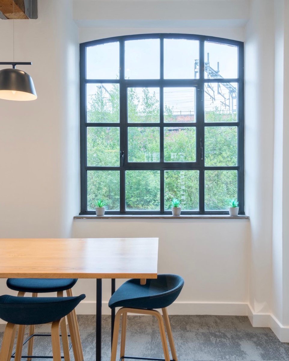 castlefieldesta's tweet photo. Everyone needs inspiration when they are in meetings💡
We have modern, beautiful light filled communal boardrooms areas that all our tenants can book to use, that will help get those inspiring thoughts going✨
#Manchester #Castlefieldestates #manchesterdesign #workplacewellness https://t.co/hab750HCKB