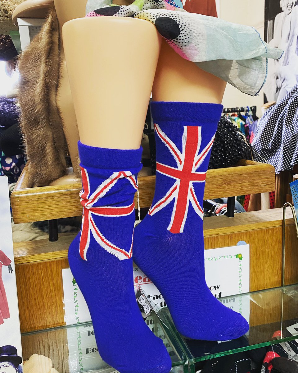 astraantiques's tweet photo. Good morning! The weekend is in sight 👀
Open 10-5pm
#vintageclothesdepartment #unionjack #blighty #flashthosesocks #vintageaccessories #retroclothes #vintageclothes #visitlincolnshire #astraantiquescentre #hemswell #lincolnshire #supportsmallbusiness https://t.co/hckYyYcbvQ