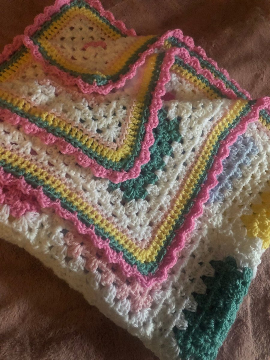 DDCrochetDesign's tweet photo. Handmade Colourful Pastel Crochet Throw Cot Blanket #gift #babygift #crochetgift #craft #craftbizparty #ShopIndie #UKGiftAm #UKMakers #grannysquare #cotblanket #babyblanket #pastels #crochetblanket https://t.co/CKW6WDIPUf https://t.co/52pPTEkD9y