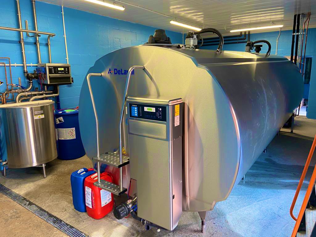 A lovely DeLaval 32x32 HB50 was completed and milked in last night by the team🐮🥛

🔵MPC780 HB50
🔵Stainless steel - Lower cabinets
🔵Evanza clusters
🔵Automatic plant washer
🔵Sort gate 
🔵DXCEM Bulk tank
🔵Glycol chiller 

<a href="/DeLaval_UK_IRE/">DeLaval_UK_IE</a> 
<a href="/dairyscopeltd/">Dairy Scope</a>