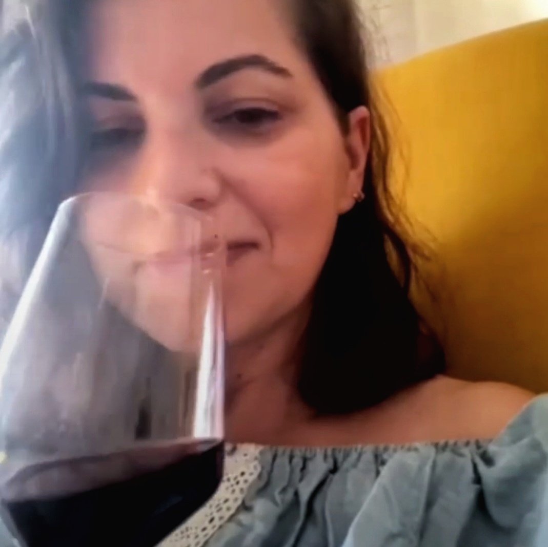 OnenessWines's tweet photo. Esperança dos Lobos à prova pela Filipa.🍷 Adivinham qual é a monocasta?

👇 Assistam ao vídeo!
https://t.co/yvFa5RaqGX

#vinhos #vinhosdoalentejo #vinhosportugueses #vinhotinto https://t.co/ZppLQKSRu0