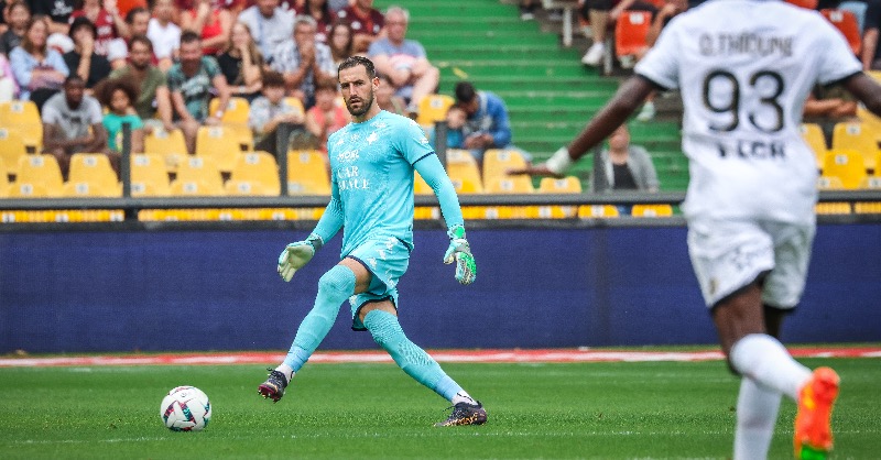 FCMetz's tweet photo. [ ℙ𝕣𝕠 ]

❌ Coup dur pour @CaillardM.

Touché à l'échauffement sur la pelouse du @OfficielRAF, le joueur de 28 ans souffre d'une rupture des ligaments croisés du genou.

🤝 L'ensemble du #FCMetz tient à apporter son plus profond soutien au gardien de but 👇