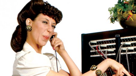 Happy 83rd birthday to the one and only Lily Tomlin. 