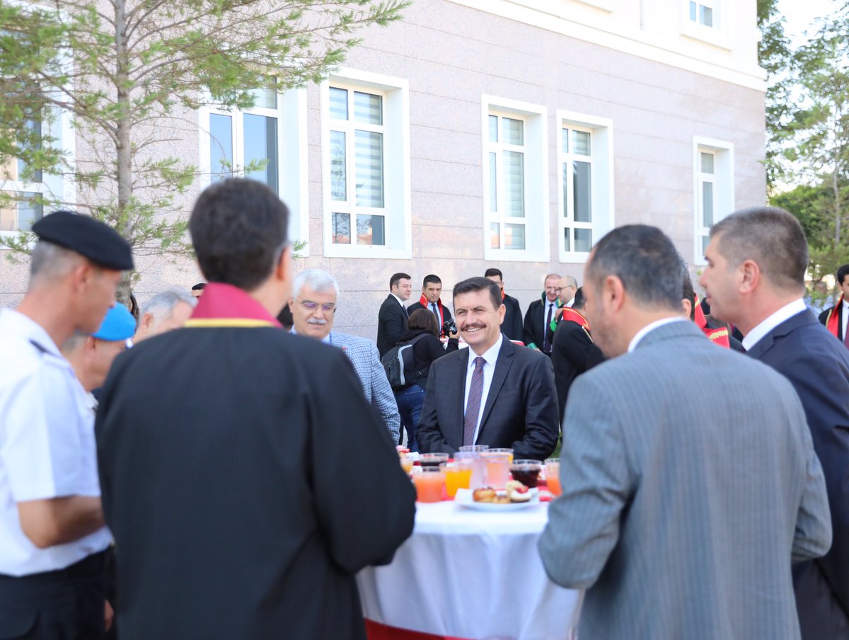 Burdurvalilik's tweet photo. Burdur Valisi Sayın Ali Arslantaş, Burdur Adliyesinde düzenlenen Adli Yıl Açılış törenine katıldı.

Vali Arslantaş yeni adli yılın hayırlı olmasını dileyerek, tüm savcı, hakim, avukat ve adliye çalışanlarına başarılı bir çalışma dönemi diledi. https://t.co/Km2If04wHT