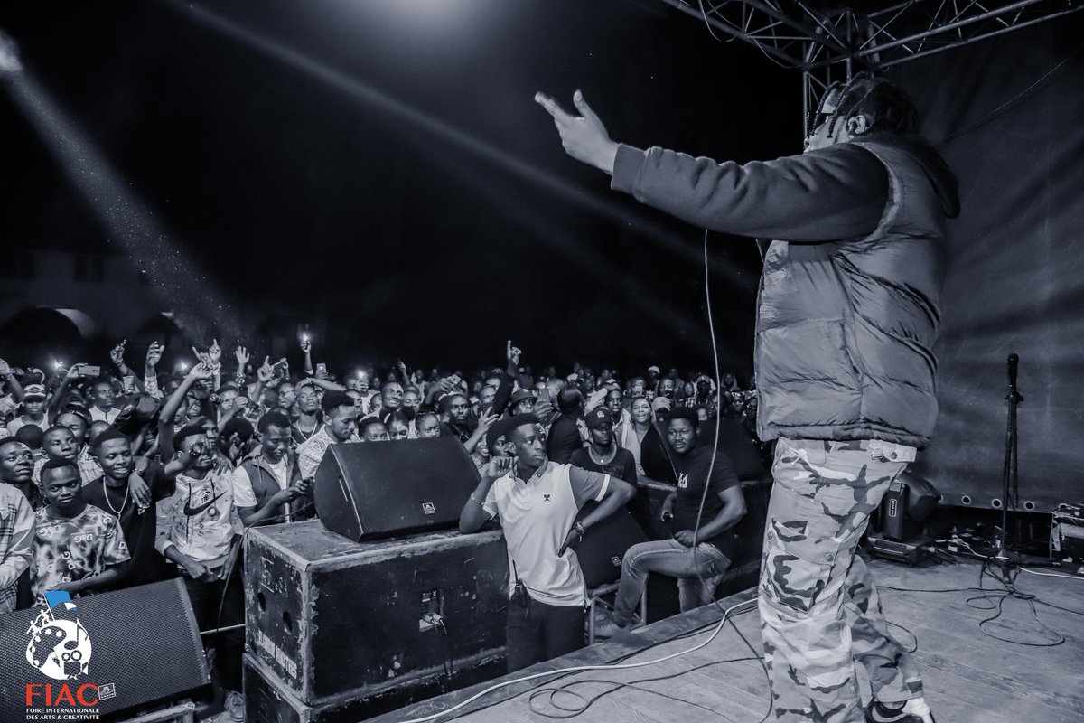 FiacBukavu's tweet photo. Sur la grande scène de la #foire pour l'édition 2022, le #show de l'artiste Vicky Ym  n'a fait que confirmer sa notoriété de #star 
Big up aux #artistes qui sont montés.

#memory #goodvibes #music #art #vibes #together #Bukavu #nocomment https://t.co/aWiI9qGpWP