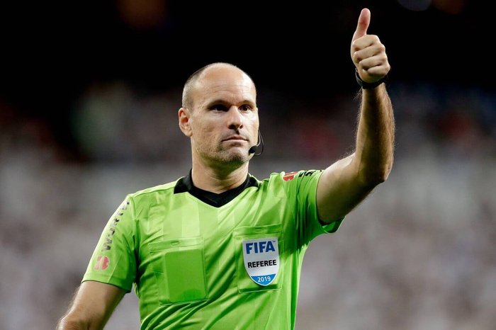 Barca_Buzz's tweet photo. ✅️| OFFICIAL: Antonio Mateu Lahoz will be the referee for Sevilla vs Barcelona on Saturday.

🖥 VAR: Jesús Gil Manzano. https://t.co/9zqjEFSKRH