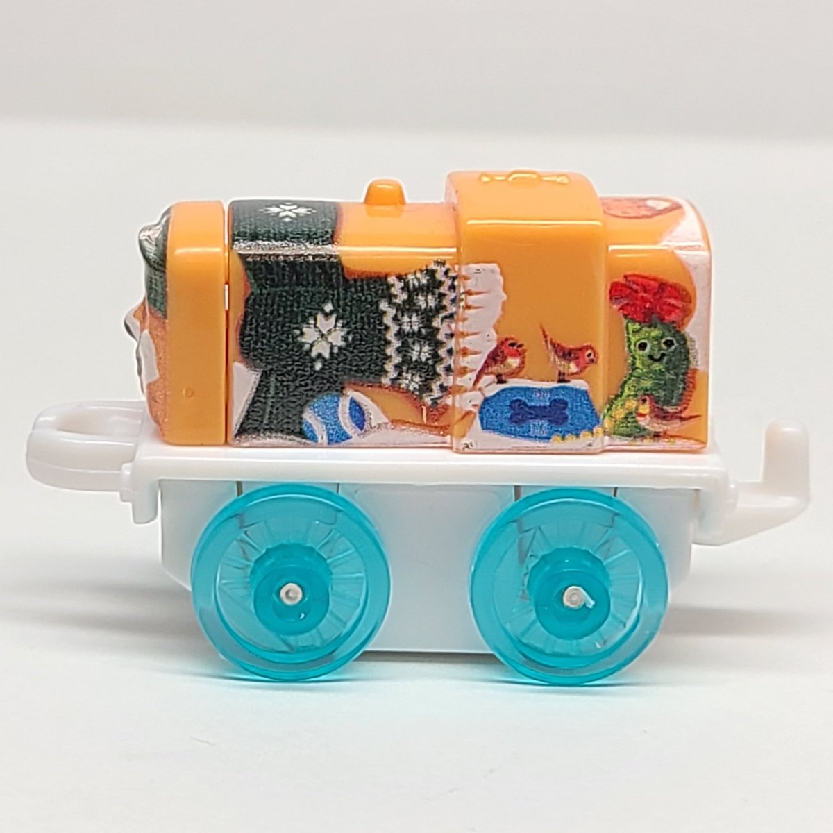 TF_Minis's tweet photo. 今年の新作⑥

犬のソルティー(冬の陣)

言葉の語呂で波止場(Dock)のディーゼルが犬(Dog)���ディーゼルにされたソルティー君。

まさかの冬仕様で登場!! 公式のお気に入りなのかマイナーチェンジ版で再登場する初のMinisだったりします。 https://t.co/owZj4Mc1tP