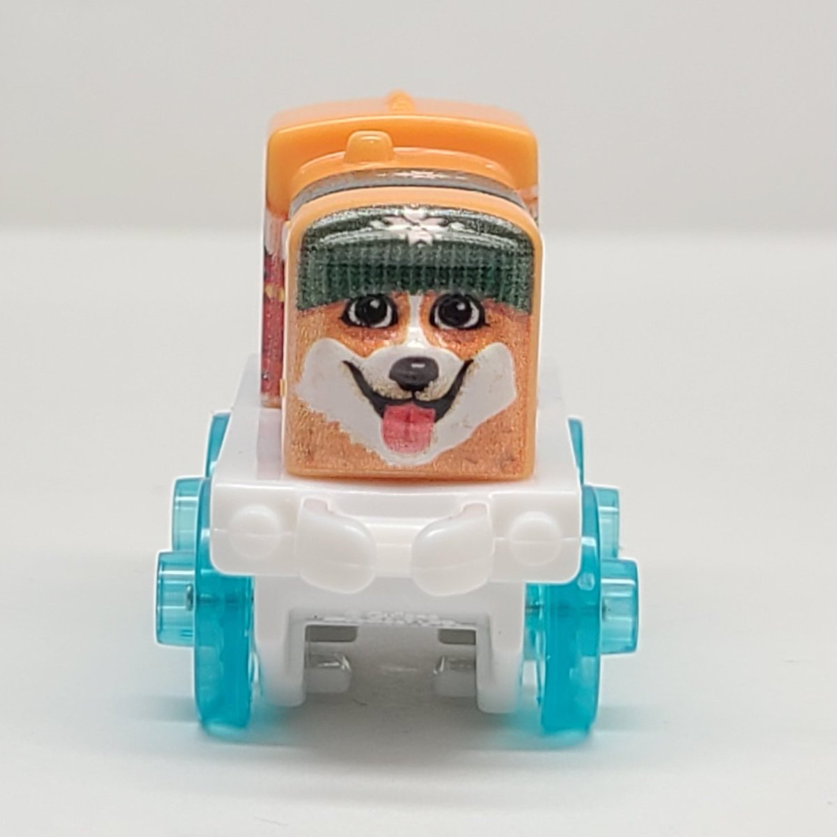 TF_Minis's tweet photo. 今年の新作⑥

犬のソルティー(冬の陣)

言葉の語呂で波止場(Dock)のディーゼルが犬(Dog)���ディーゼルにされたソルティー君。

まさかの冬仕様で登場!! 公式のお気に入りなのかマイナーチェンジ版で再登場する初のMinisだったりします。 https://t.co/owZj4Mc1tP