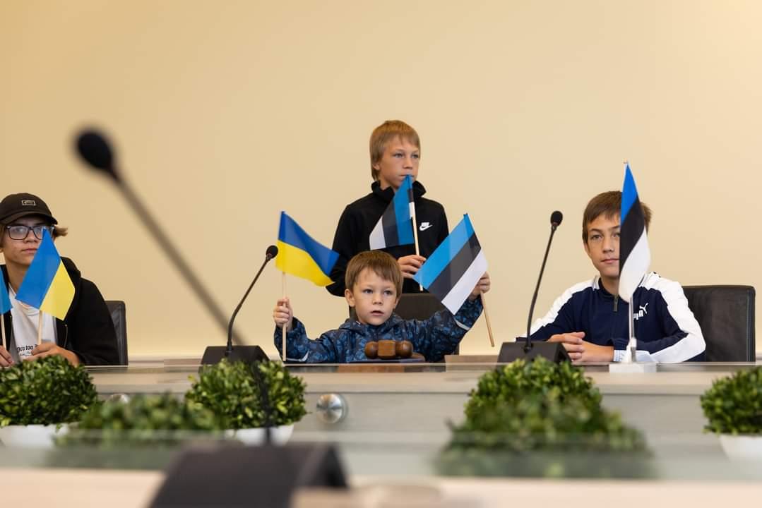 kajakallas's tweet photo. September 1 marks the 1st day of school in #Estonia - the anticipated start of new beginnings.
I wish an exciting new year to everyone starting or returning to #school; strength to parents supporting their children, and inspiration to teachers on this journey of #education. 1/2 https://t.co/lTy6mqg9Op
