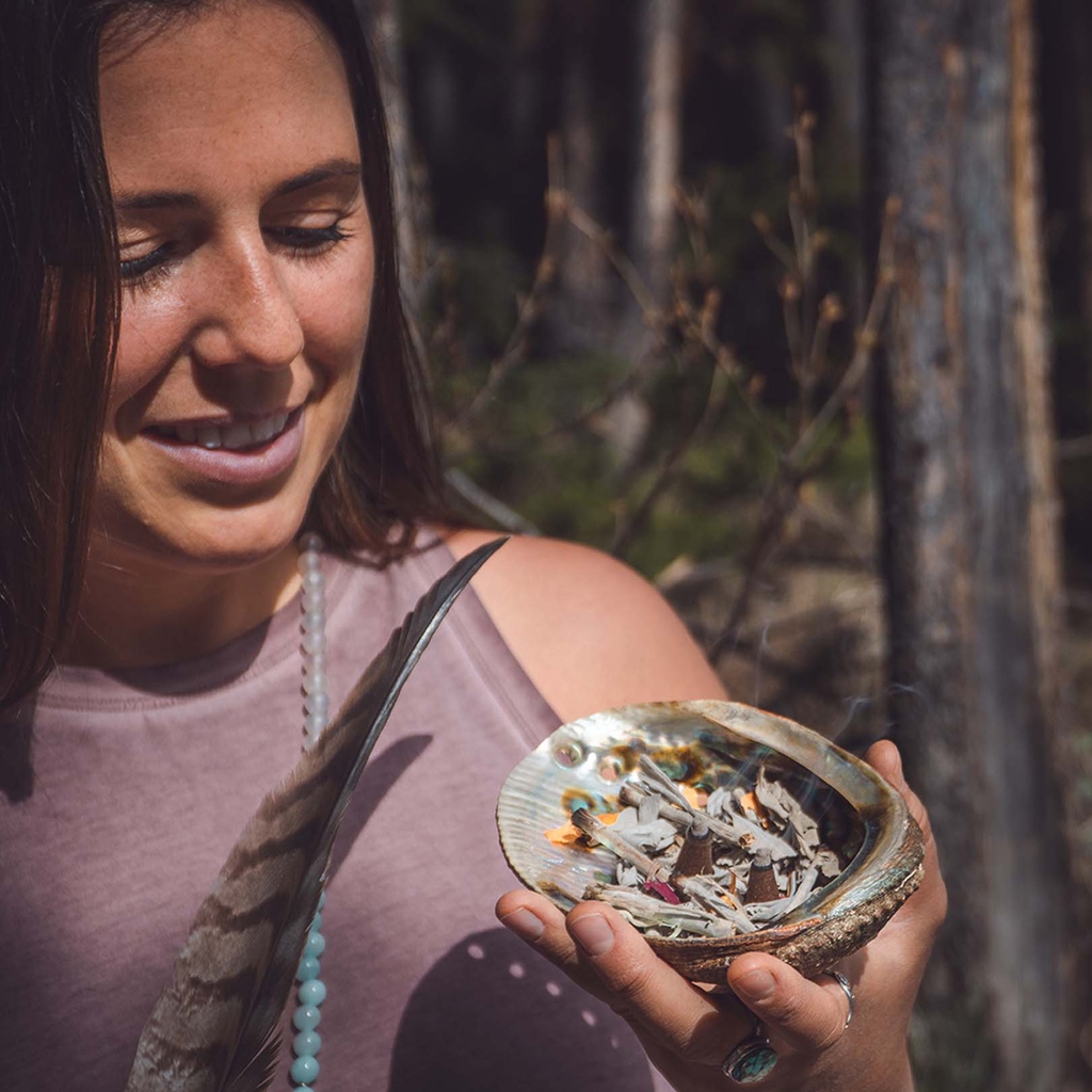 LAPFACanada's tweet photo. 💜Sending love and peace to you this month. 

💜A new season is upon us. Keep your energy positive through the sacred practice of sageing. 

https://t.co/5ErrVf0BsV https://t.co/Fqz7D3eDfZ
