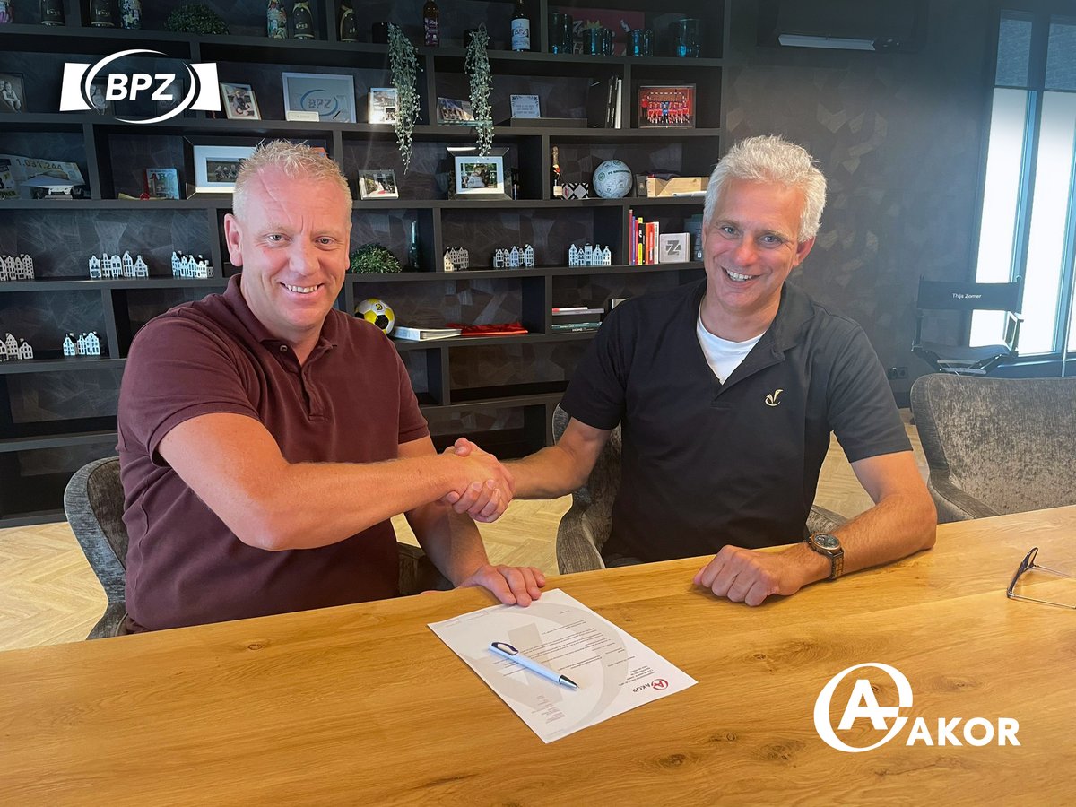 𝗦𝗮𝗺𝗲𝗻 werken!🏆

Gisteren zette Eltjo Petersen en Matthijs Zomer een krabbel onder een projectoverstijgende overeenkomst. Hiermee wordt de samenwerking tussen AKOR B.V. en BPZ verzegeld en kan de toekomstige contractvorming overzichtelijke, kort en bondig worden vastgelegd!