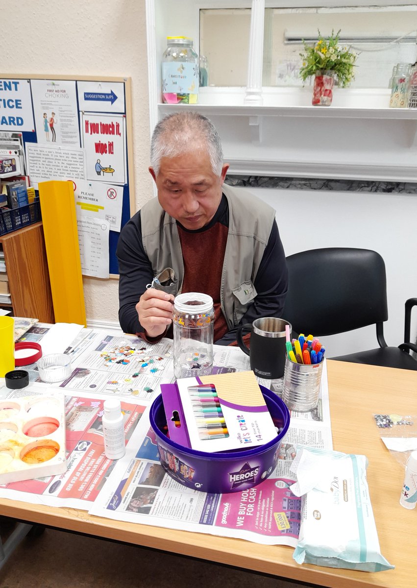 HeadwayBS's tweet photo. Leighton House clients have been getting crafty! Decorating jars to pickle the onions and beetroot in they have grown in the garden. Not only great fun to do but also great for co-ordination and dexterity.
#crafting #homegrownveggies #beetrootrecipes #creative #braininjury https://t.co/jbgjpFcTS9