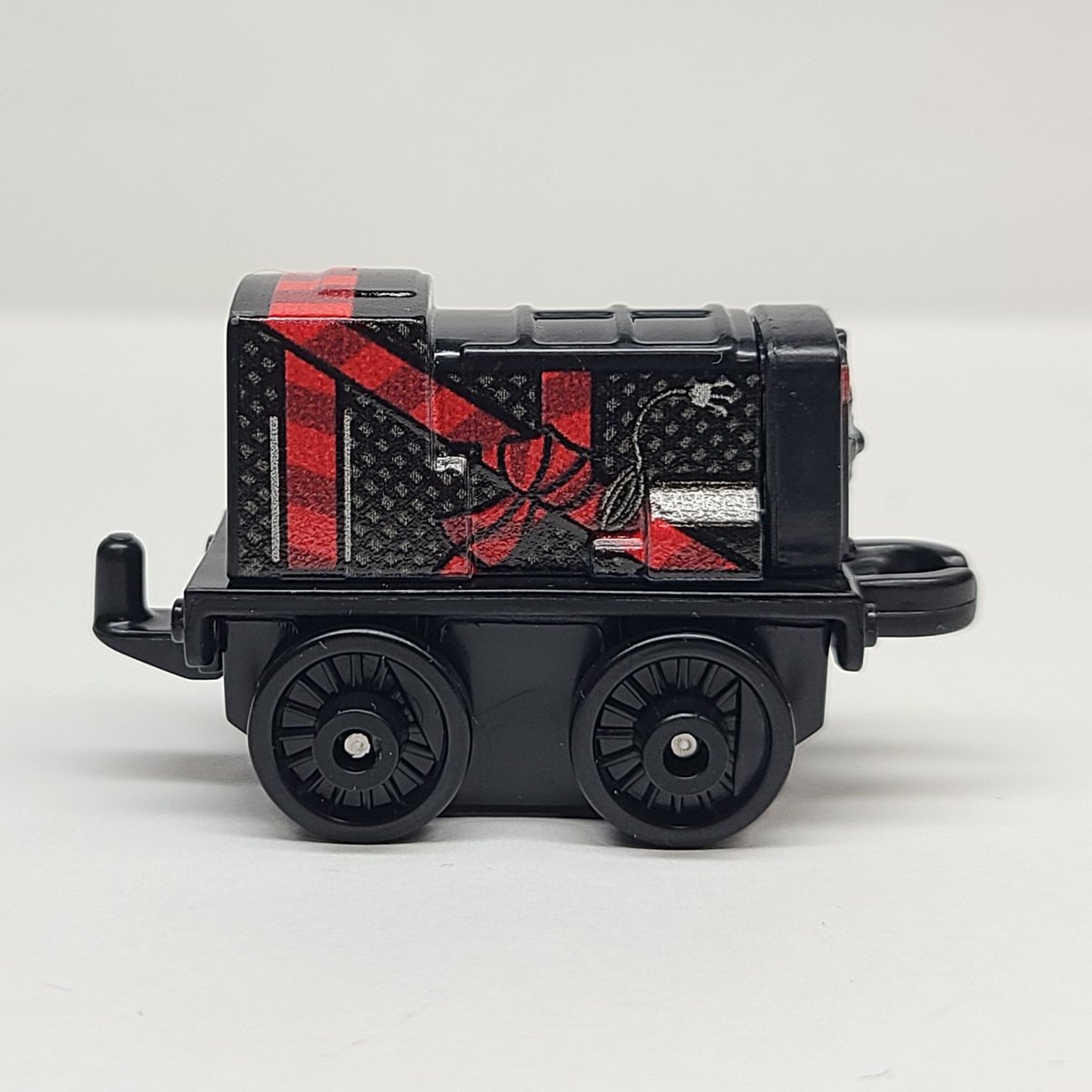 TF_Minis's tweet photo. その他・変更点②

ウォーリアー・ディーゼル。

2015年の最初期のパックで限定品として付属していたディーゼル。

特にデザインの省略はなく当時の雰囲気をそのまま落とし込んだ1品になっていますね。 https://t.co/6WGRuDXfOA