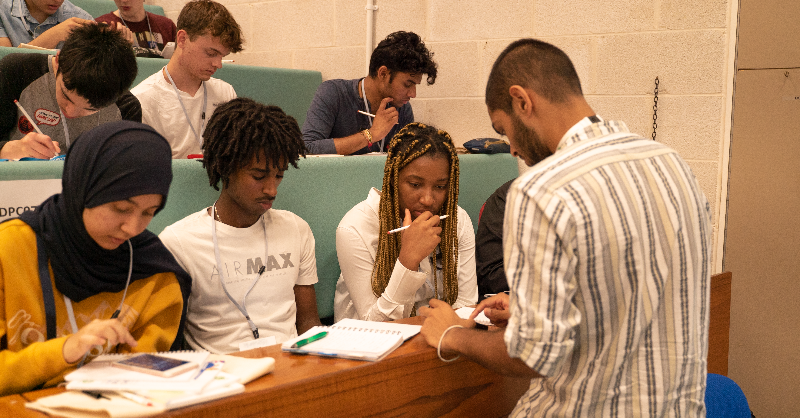 Cambridge_Uni's tweet photo. Applications are now open for #STEMSMART 2023!

The Cambridge University programme offers enhanced learning to UK maths and science sixth formers who have experienced educational disadvantage or are less likely to apply to university.

Read more ⬇️

@IsaacPhysics @DeptofPhysics