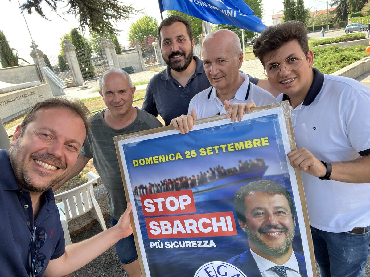 eugenio_zoffili's tweet photo. #tralagente al mercato del lunedì di Cabiate (Co).
SEMPRE al fianco dei nostri commercianti e di chi fa impresa.
#25settembreVotoLega #Cabiate #Como
#LEGALOMBARDA #SALVINIPREMIER #CREDO https://t.co/KvRwIxAA4P