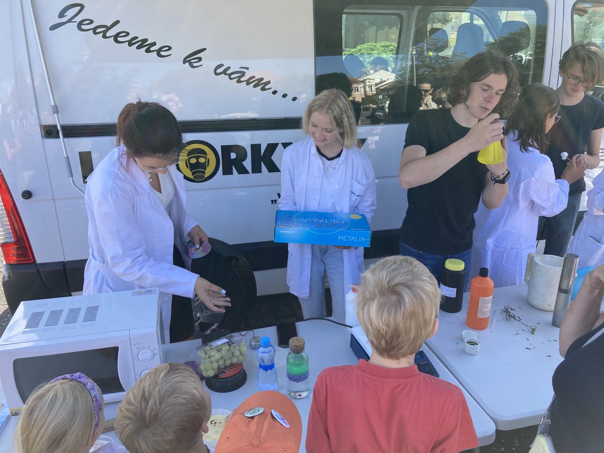 Merna_group's tweet photo. Talented young chemists from #Slany showing theirs great skills today. https://t.co/iL1eTZOcyp #zazrakyprirody #gvbt https://t.co/UfMUItv71r