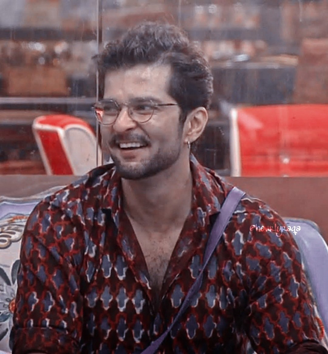 hourlyraqa's tweet photo. *nazar utaroing* <3 

HBD RAQESH BAPAT https://t.co/xGtMN0qutt