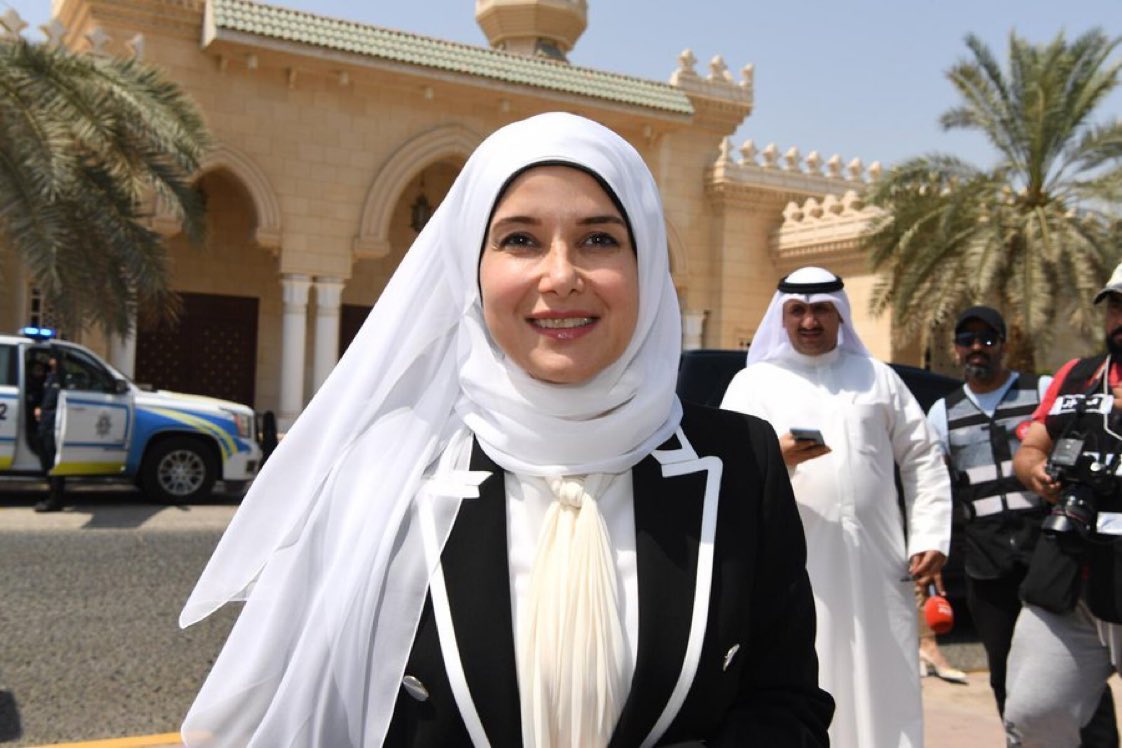 Altajdednews's tweet photo. الوزيرة السابقة #جنان_بوشهري تترشح عن "الدائرة الثالثة": 

علينا أن نعمل في المرحلة المقبلة لتنمية الكويت في شتى المجالات وتحقيق طموح الشعب الكويتي ولن يتحقق ذلك إلا بالتعاون بين السلطتين
#انتخابات_2022 
#أنتخابات_مجلس_الأمة_2022 
#امة_2022 
#الكويت
@Jenan_bushehri https://t.co/OEZofwtnVo