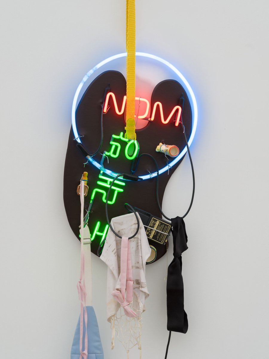 HauserWirth's tweet photo. 🚥💡🔌

#JasonRhoades, NOM Korean Bedroom Idol, 2006 ©The Estate of Jason Rhoades

See this work included in our #FriezeSeoul presentation, online and IRL at stand A18.

@friezeofficial https://t.co/oG8hHIFJDO