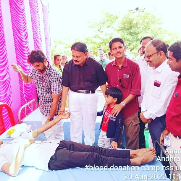 PVKKIT's tweet photo. Blood donation camp is conducted on smt.Palle Uma madam gari vardhanthi, and it's inaugurated by our beloved Correspondent Dr Palle Raghunatha Reddy garu,Chairman Dr Palle Kishore sir,madam Smt.Sindhura Reddy garu. Almost 38 units of blood donated by PVKKIT and pharmacy students. https://t.co/L8AiLk2VR3