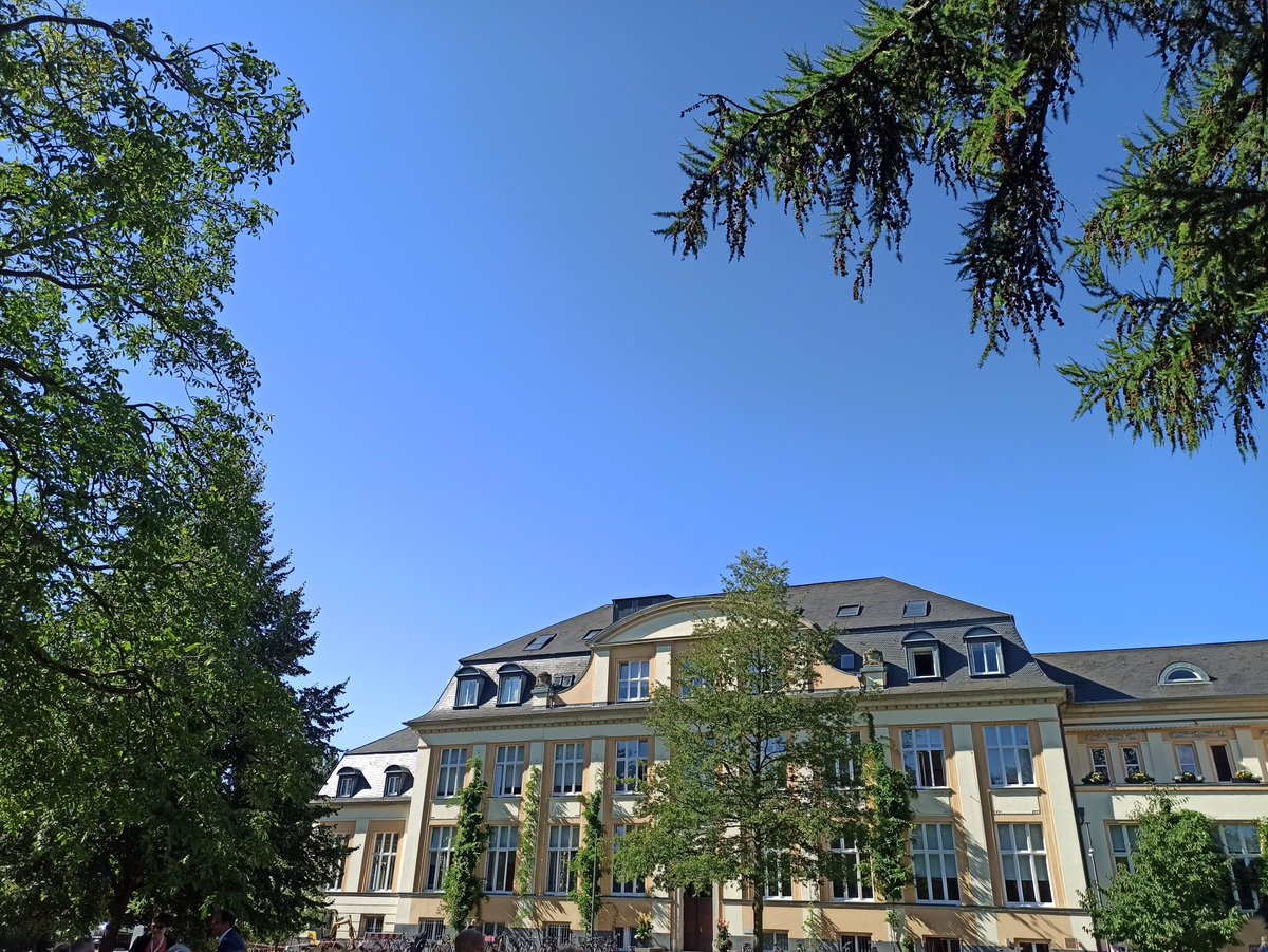 ub_ffm's tweet photo. Wir sind auch dabei und freuen uns Neues zu erfahren und mit den Kolleg*innen zu brainstormen.... Und wir genießen auch ein wenig das tolle Wetter in #Hamburg #WOLFcon22 https://t.co/Hwj8hplsTy
