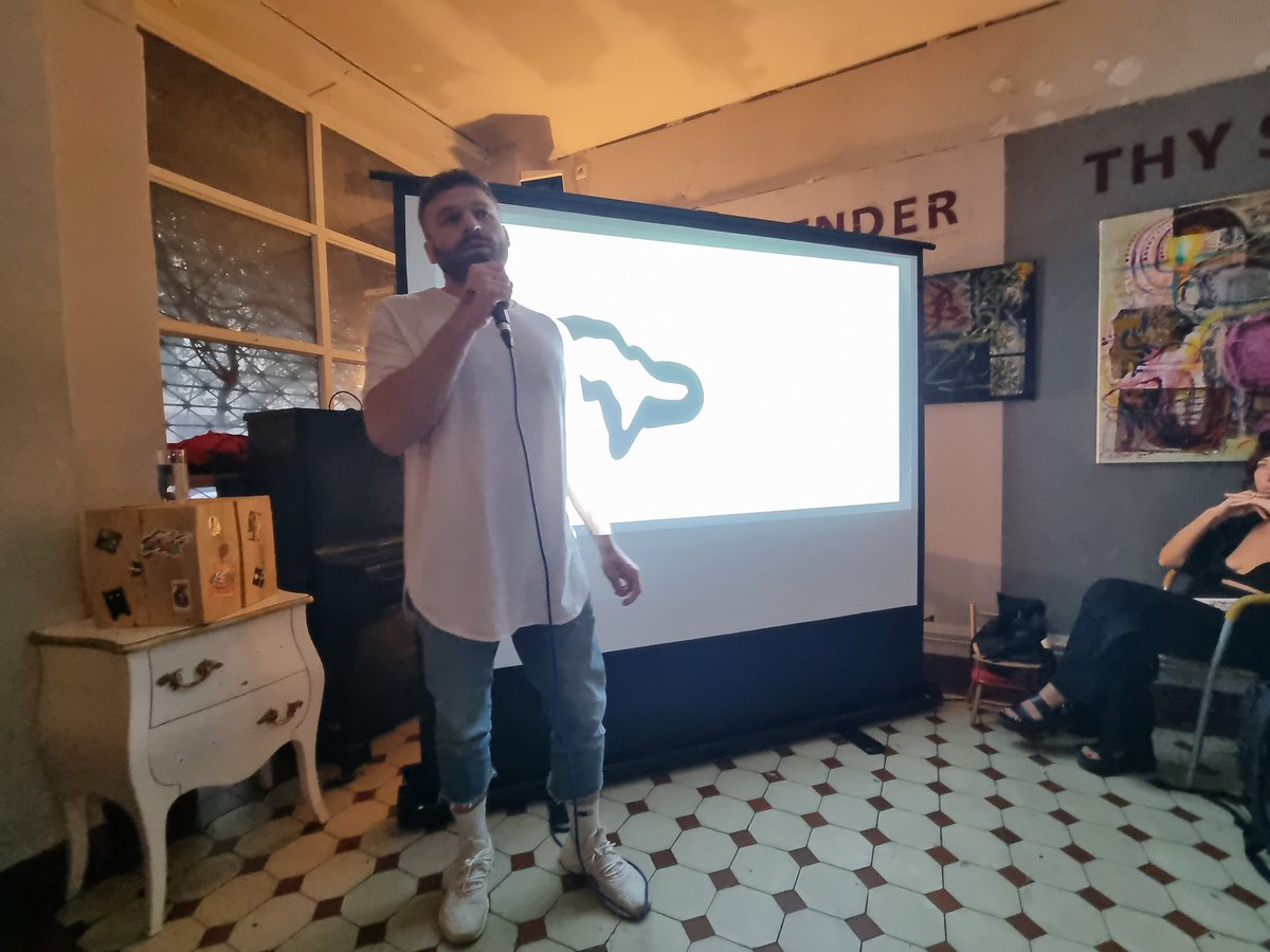 Henry_DeFi's tweet photo. How do NFTs help artists? @drbentonbanner helping newbies understand wtf is going on at the #enterweb3 talks last night https://t.co/jyrXEDbVcW