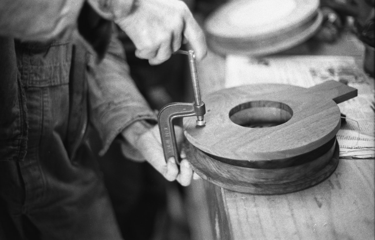 FoxfireOrg's tweet photo. We're gearing up for a new podcast drop next week on #ItStillLives! We're taking a look back at banjo making in Southern Appalachia, from its roots in West Africa to modern bluegrass. Most folks interviewed by #Foxfire in the 70s still played traditional, unfretted banjos! https://t.co/1eojNzgsuQ