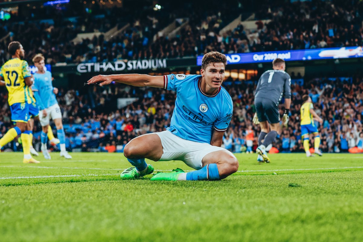 ManCityES's tweet photo. ¿No se les hace conocida esa pose? 🕷🦸‍♂️

🔵 #MCFCEspañol | https://t.co/EthAjgGL5o https://t.co/0uiMtU9Pry