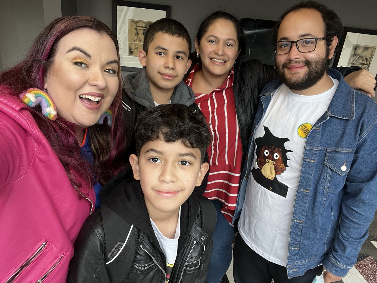 Lucia Diaz 🇨🇴 | Latina Artist & Founder tweet media