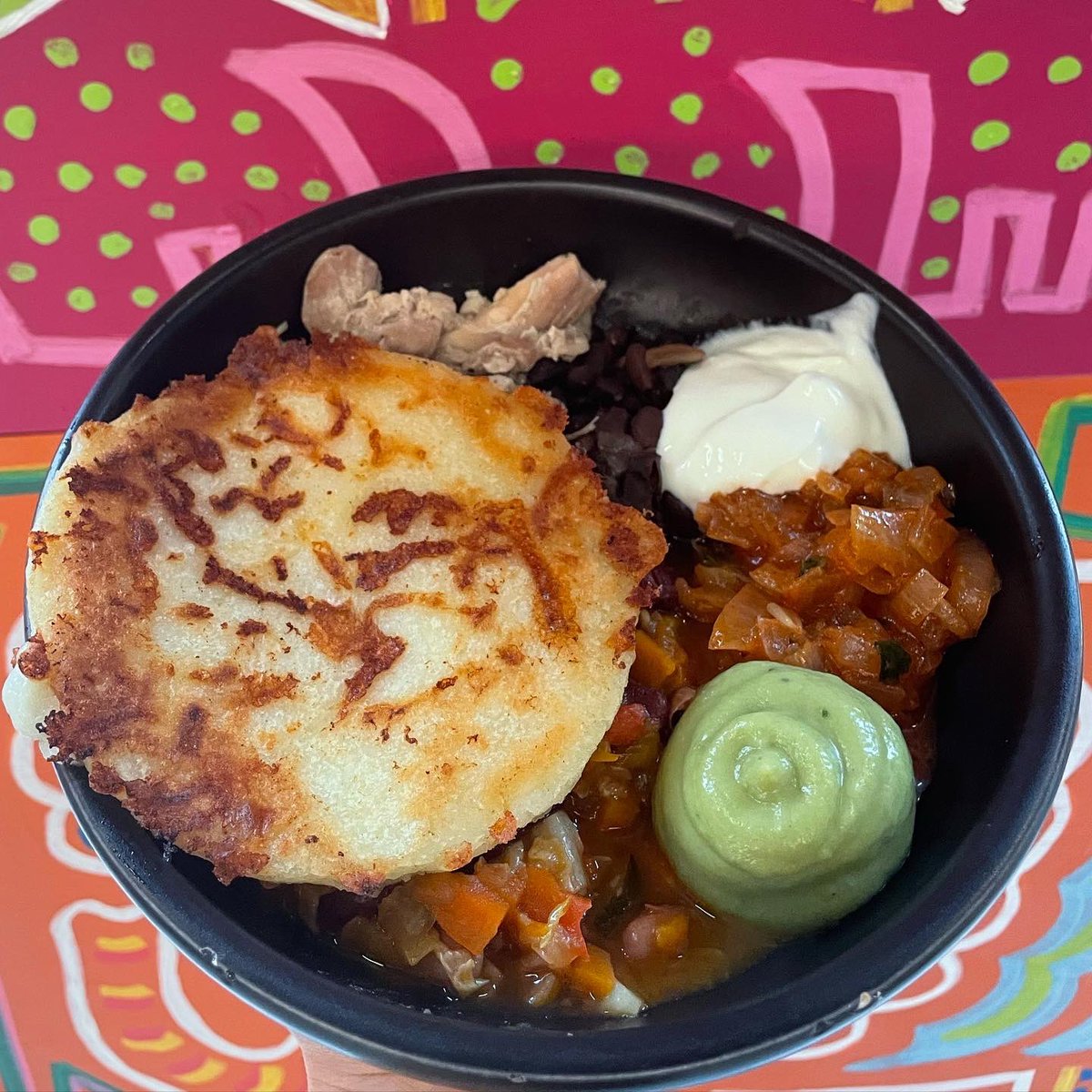 Lalatinabus's tweet photo. New month! New chapter! Come to visit us in the @the_grafton and try new flavours 👉
.
#september #newmonth #newchapter #trynewfoods #foodie #foodiesincambridge #lalatinacambridge #arepas #plantainchips #hotdog #salsa #guacamole https://t.co/CRmKmmaJuQ