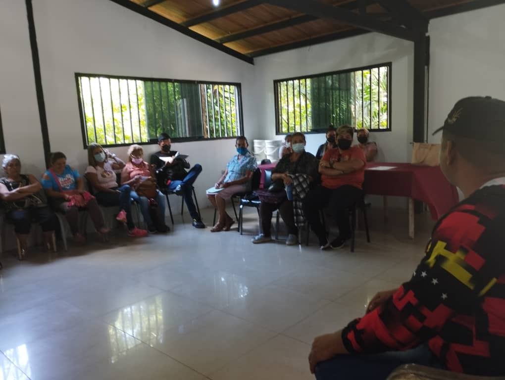 Banavihaldia's tweet photo. #EsNoticia📰||Este #30Agosto, #Banavih en compañía de la concejal, Martha Ortiz, #VRPV, #SUNAVI, realizó reunión de trabajo para establecer los procesos de viviendas en terreno propio y solicitud de créditos a comunidades de los municipios San Cristóbal y Cárdenas. Edo Táchira https://t.co/sli31XwFnL