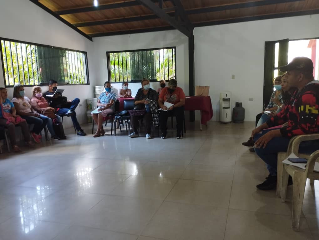 Banavihaldia's tweet photo. #EsNoticia📰||Este #30Agosto, #Banavih en compañía de la concejal, Martha Ortiz, #VRPV, #SUNAVI, realizó reunión de trabajo para establecer los procesos de viviendas en terreno propio y solicitud de créditos a comunidades de los municipios San Cristóbal y Cárdenas. Edo Táchira https://t.co/sli31XwFnL