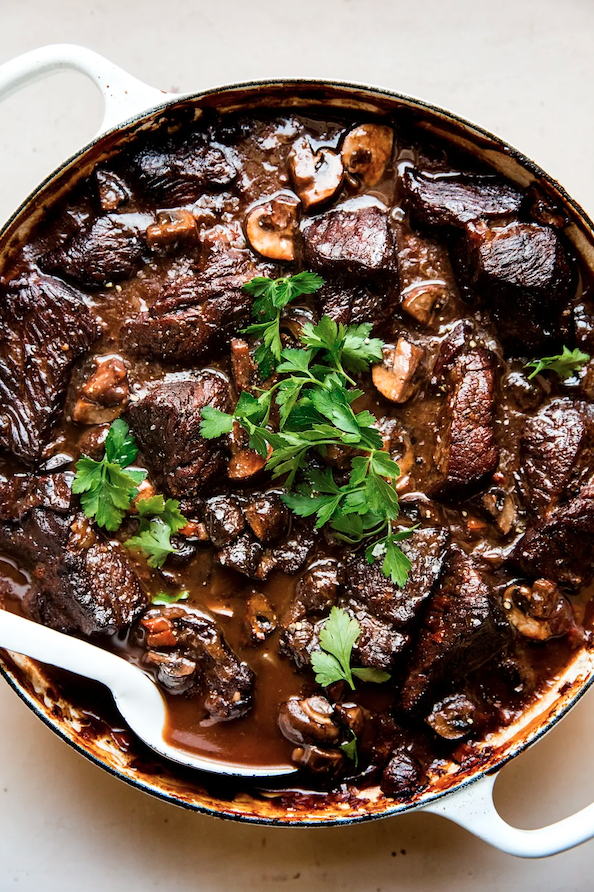 Happy #CabernetDay from the #AmericanTruffleCompany®🍷

We love pairing #CabernetSauvignon wines w/ black truffles &amp; red meats, such as braised beef with mushrooms.

Try this recipe out tonight! 

bit.ly/3yQoSSG