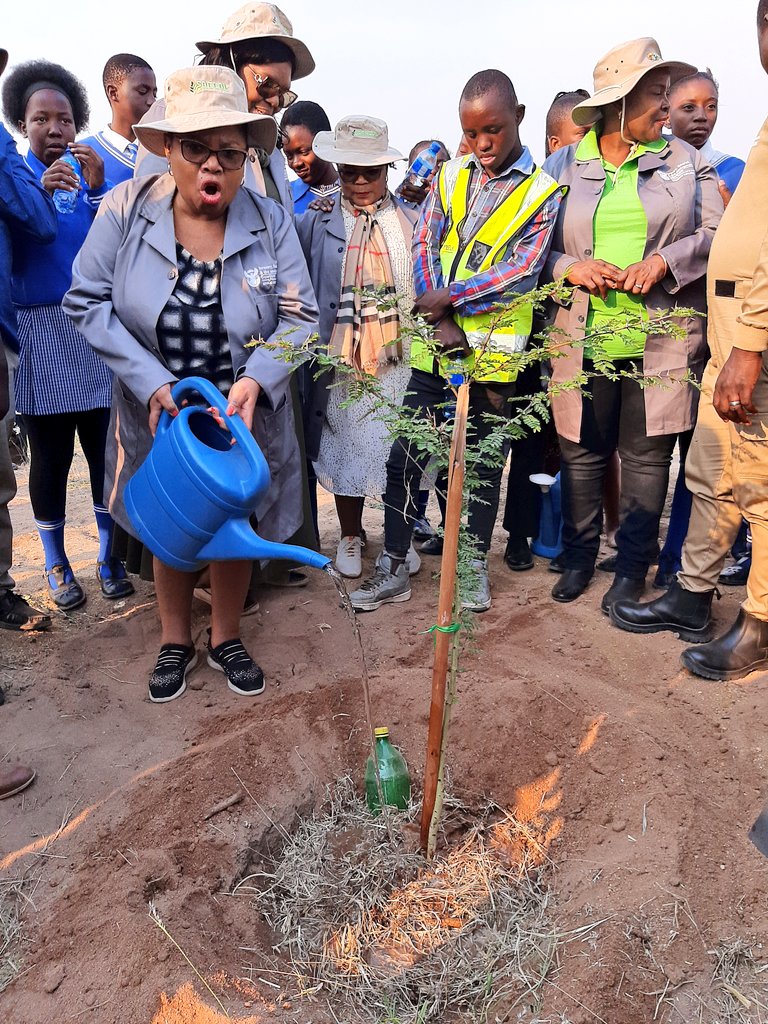 Deputy Minister Sotyu planting a trees at Shabalala Secondary School <a href="/CityofMbombela/">City of Mbombela</a>. Trees provide us with oxygen &amp; absorb harmful carbon dioxide emissions from the atmosphere, hus contributing to a reduction in greenhouse gas emissions. #ArborMonth2022 
#ClimateChangeActionNow